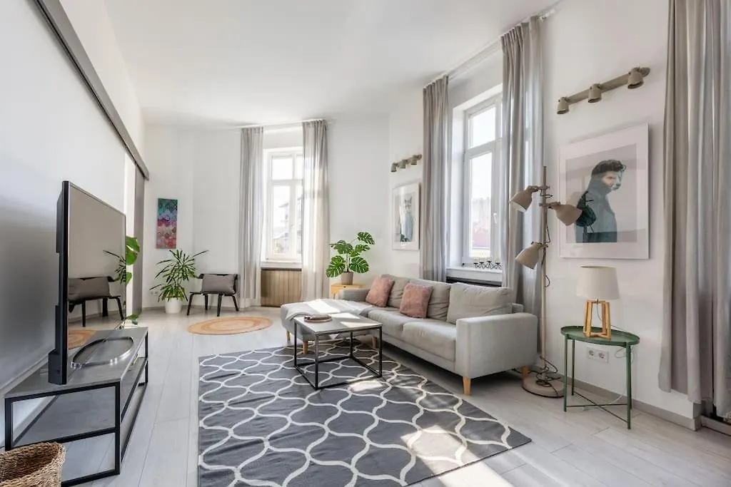 Quaint And Cozy 2-Br Home In The City Center location